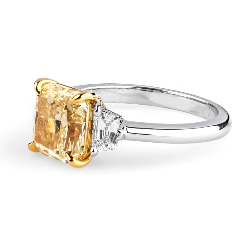 Fancy Light Yellow Diamond Ring, Radiant, 2.81 carat, SI1 - B